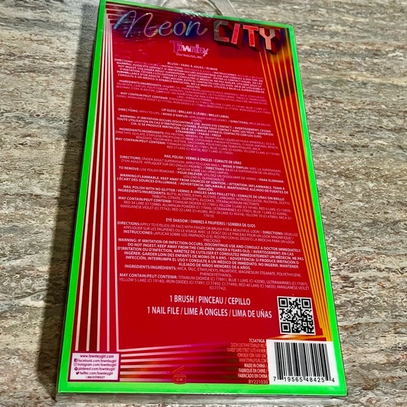 NIB Townley Neon City 6-piece set cosmetic set for girls - Picture 2 of 8
